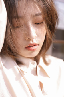 美女抓奶抖胸视频